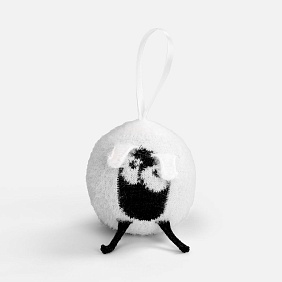 Вязаный шарик Sheeply, белый с логотипом, рис. 1 — Новогодние игрушки BIZGIFT