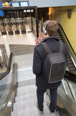 Рюкзак для ноутбука Swiss Peak с защитой от карманников под нанесение логотипа